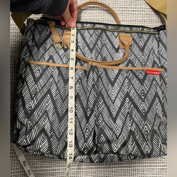 Skip Hop Duo Special Edition Zebra Chevron diaper bag crossbody 14”x15” - Picture 7 of 8